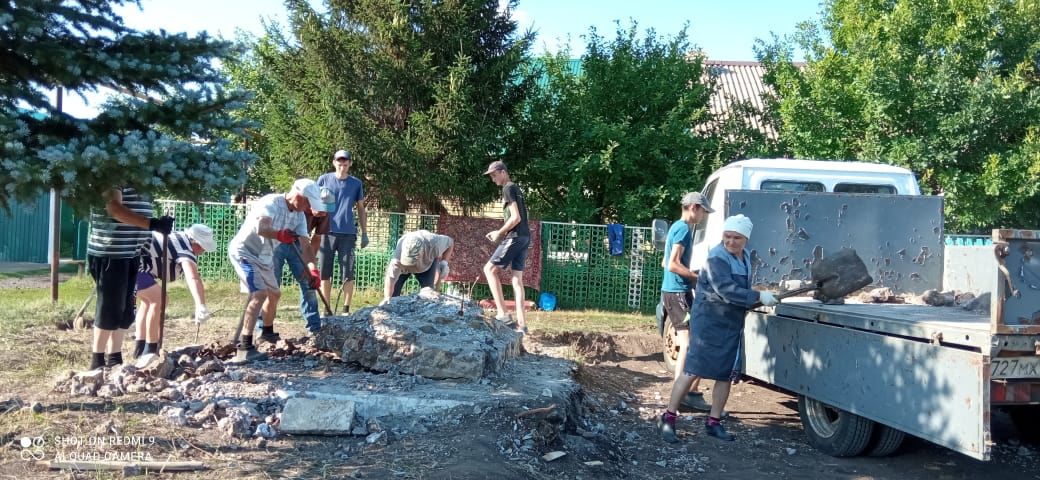 В деревне Старое Сережкино устанавливается новый памятник