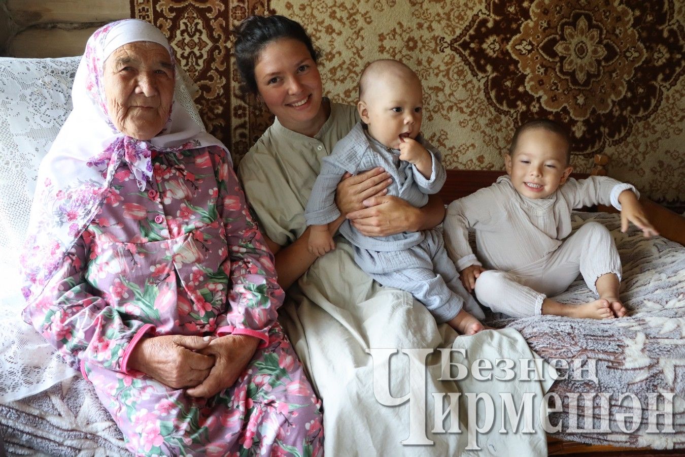 У 90-летней Бибизиган Гатауллиной из Старого Утямыша новый телефон