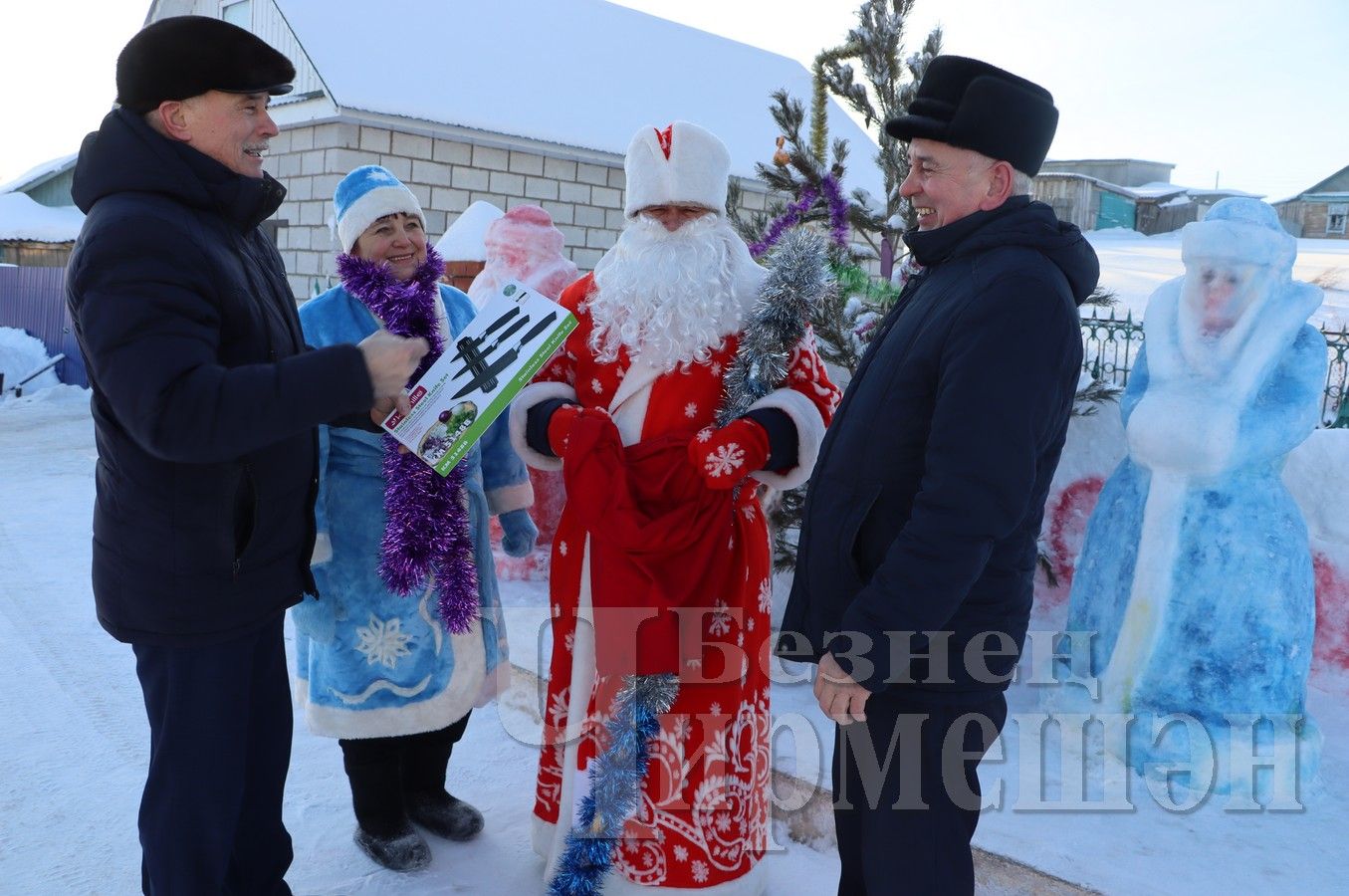 Новогоднее оформление придомовой территории семьи Суфияновых – лучшее в Черемшанском районе