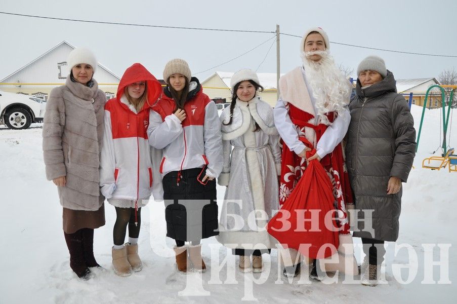 Чирмешәндә Кыш бабай махсус операция хәрбиләре балаларын Яңа ел белән котлады