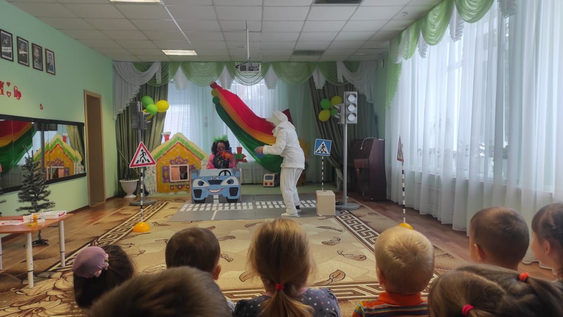 В детском саду «Березка» подготовили видео о дорожном движении