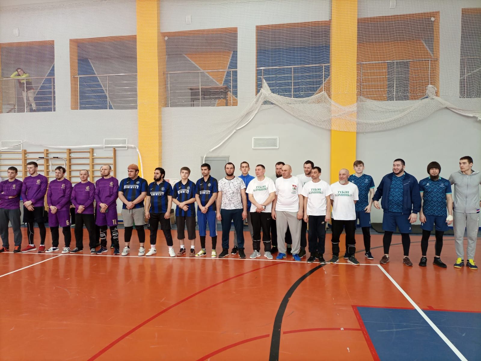 Нижнекаменская волейбольная команда вернулась из Бавлов с памятным подарком