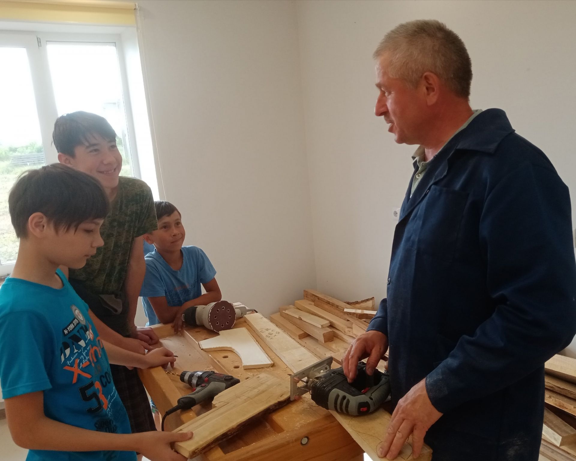 В черемшанском клубе «Ровесник» детей учат работать с глиной