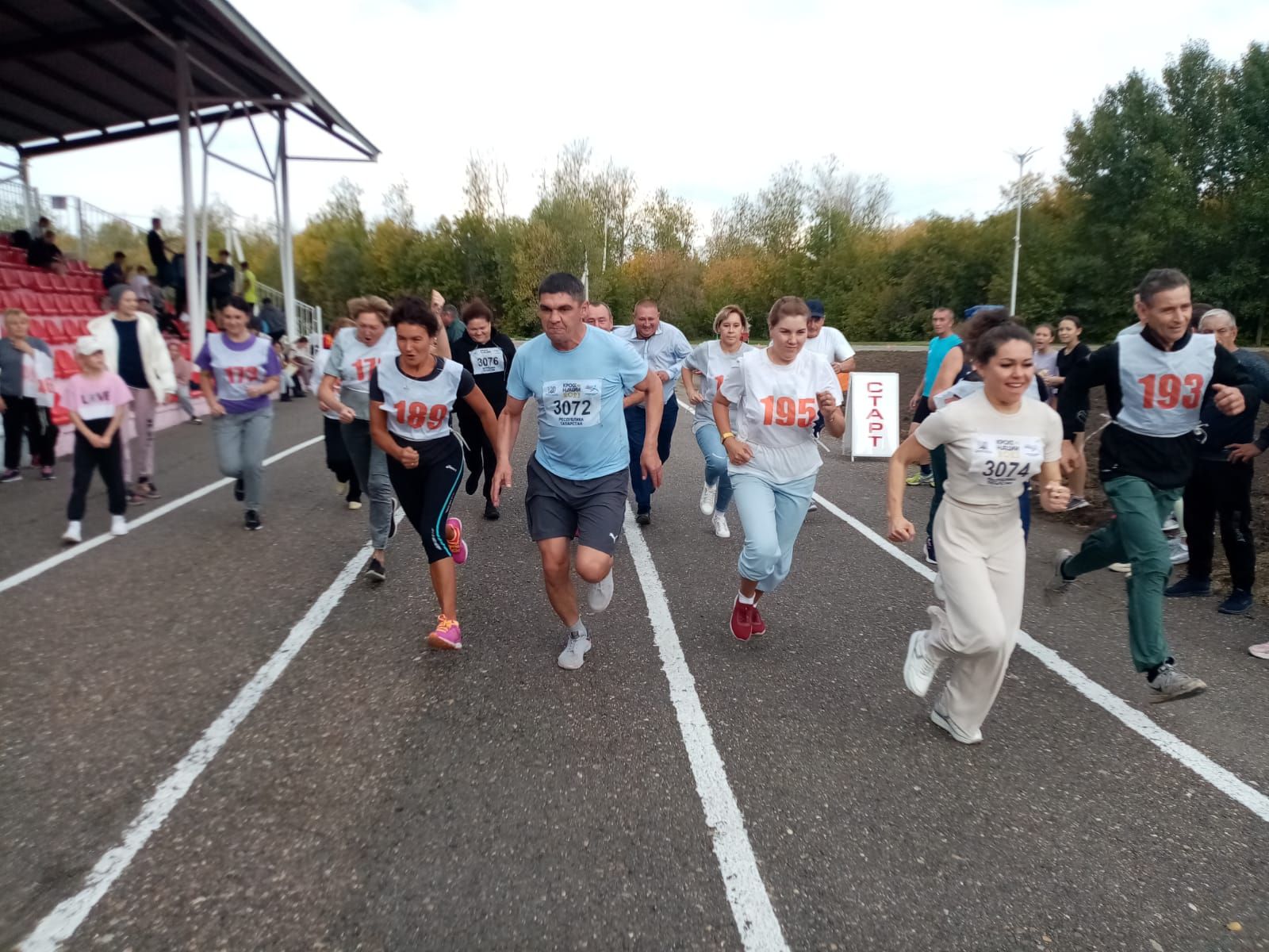 Сегодня в Черемшане более 400 спортсменов приняли участие во Всероссийском дне бега