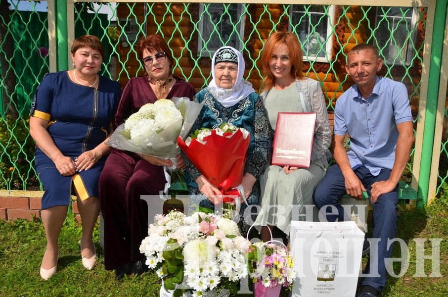 Кара Чишмә авылының ветеран укытучысы Сания Мәссаровага 90 яшь тулды