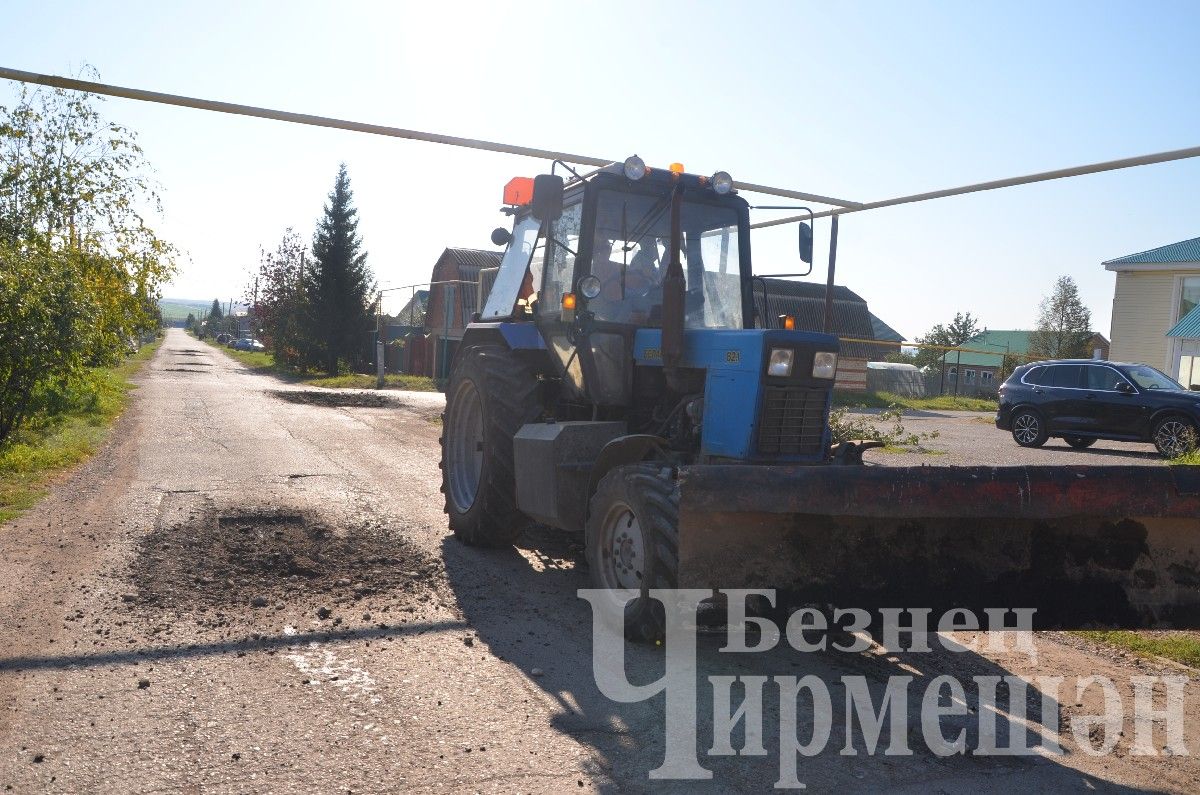 Чирмешәндә Курасанов, Бакча урамы юлларын тигезлиләр