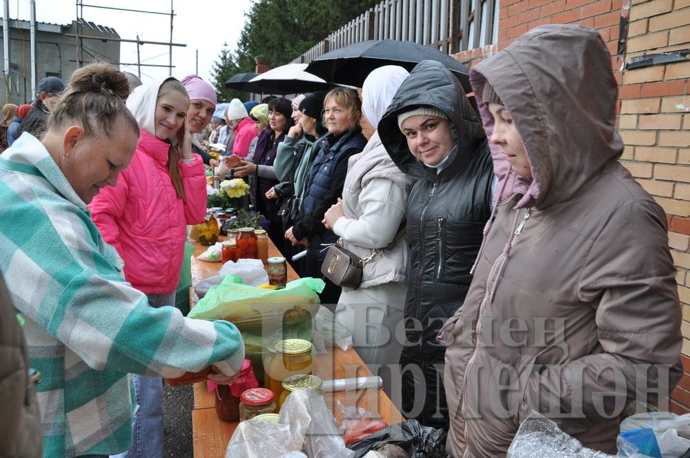 Чирмешән мәктәпләре ярминкәдәге керемнәрен СВОга озата