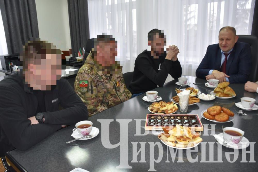 Чирмешән районы башлыгы хәрби якташлар белән очрашты