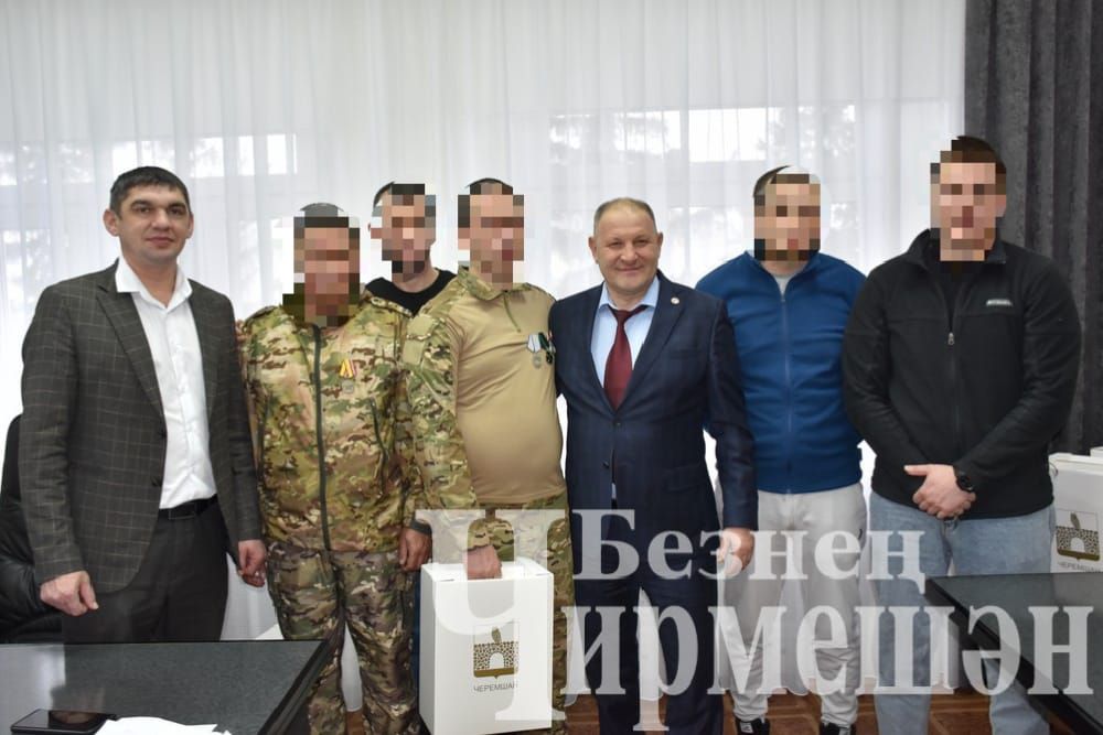 Чирмешән районы башлыгы хәрби якташлар белән очрашты
