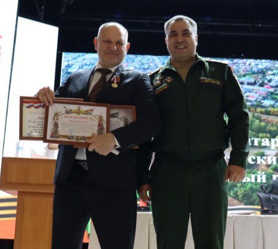 СВОдагылырга гуманитар ярдәм итүче кайбер чирмешәнлеләрне бүләкләделәр
