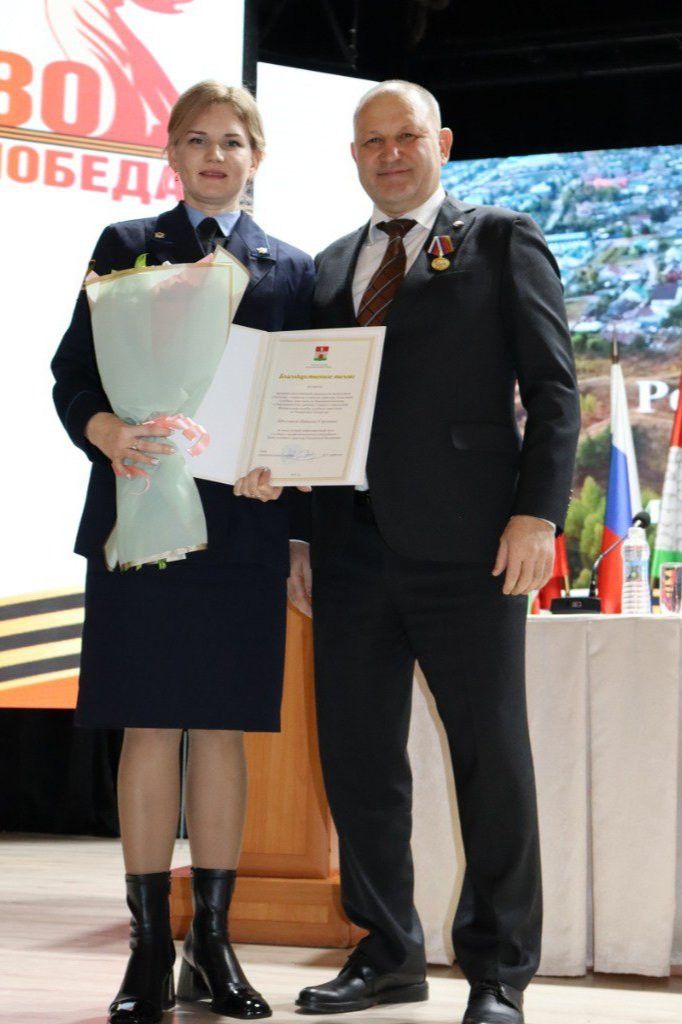 Чирмешәндә суд приставлары хезмәткәрләрен бүләкләделәр