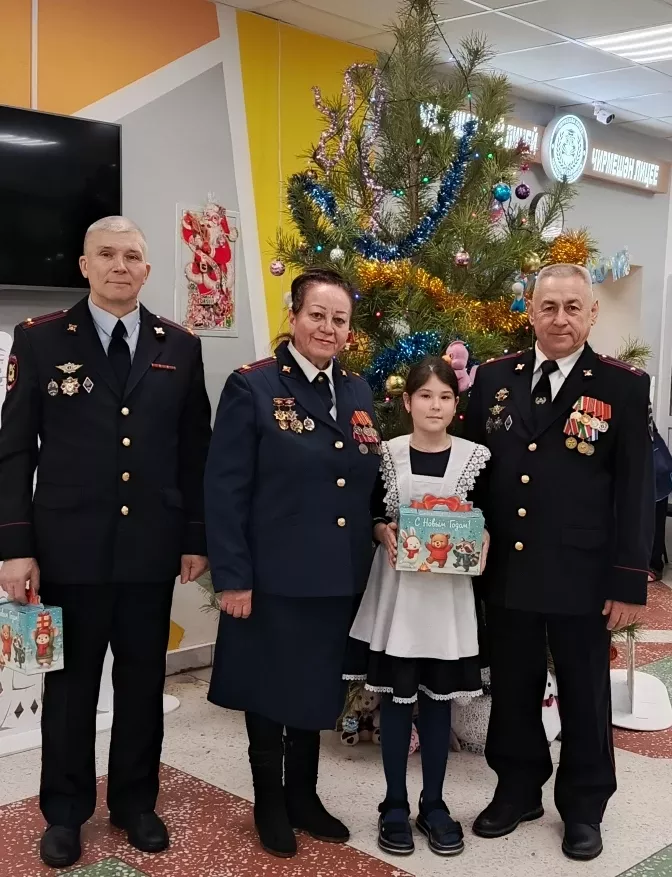 Чирмешән районының полиция ветераннары 57 балага бүләк бирде