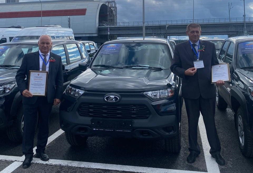 Казаннан яңа автомобильләргә утырып кайттылар