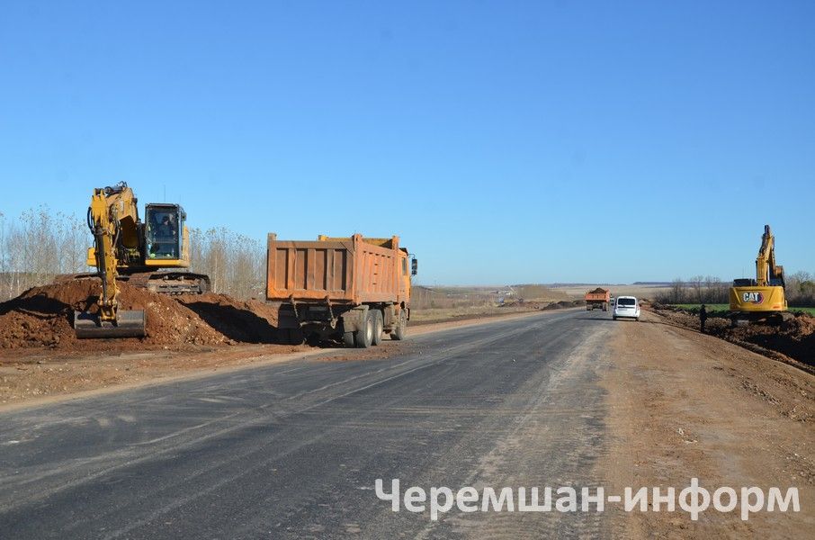 Вторую часть объездной дороги Черемшана заасфальтировали первым слоем