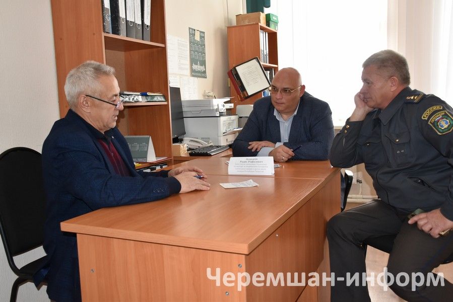 Жители Черемшана встретились с замначальника Управления гостехнадзора РТ