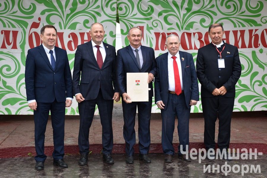 Чирмешән Сабан туенда авыл җитәкчеләрен бүләкләделәр