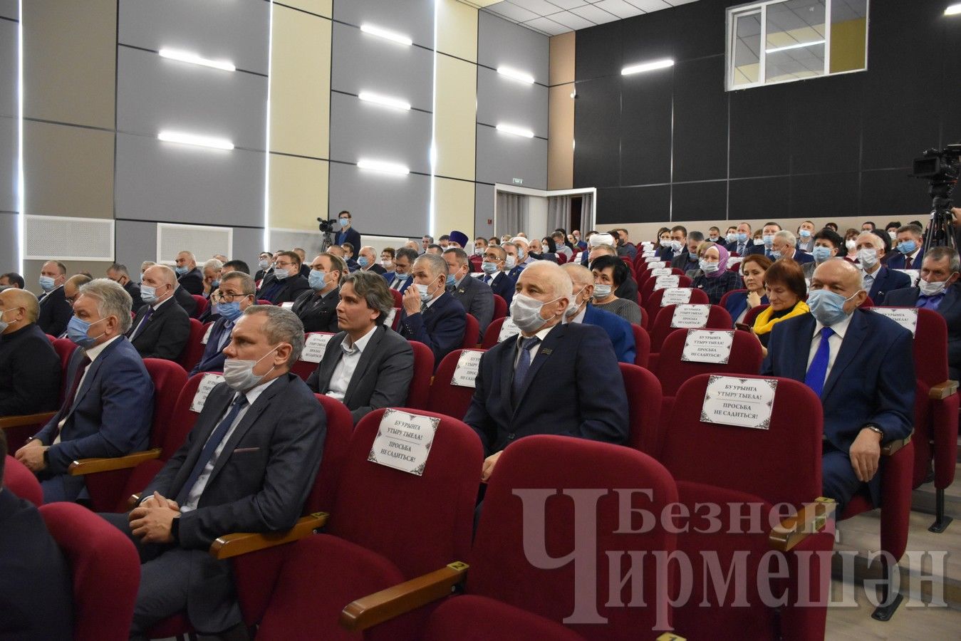 В Черемшане участников заседания районного Совета ознакомили с выставкой, наградили передовиков, ветеранов (ФОТОРЕПОРТАЖ)