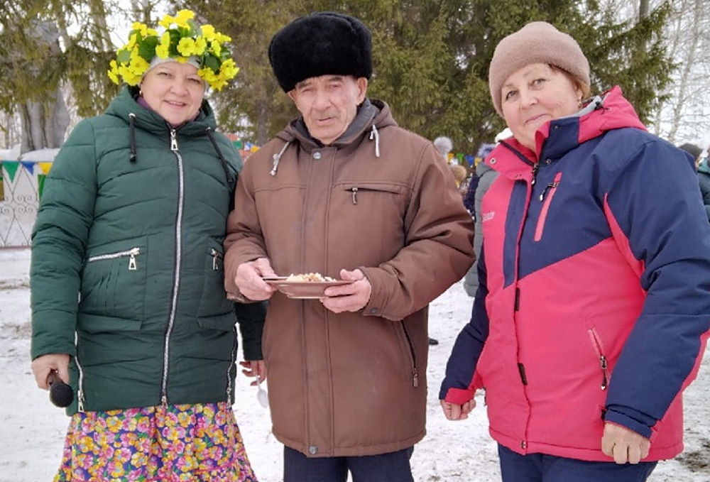 В Верхней Каменке гостей Новруза угостили узбекским пловом (ФОТОРЕПОРТАЖ)