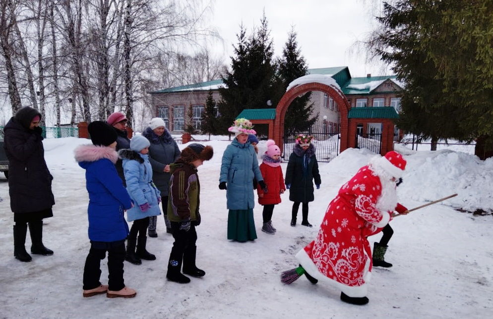 В Верхней Каменке гостей Новруза угостили узбекским пловом (ФОТОРЕПОРТАЖ)