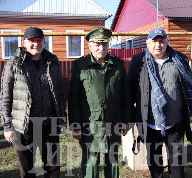 В Новом Ильмово посадили 99 саженцев яблонь (ФОТОРЕПОРТАЖ)