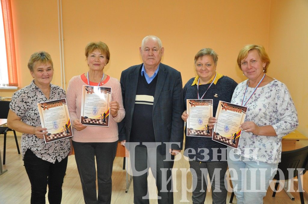 В Черемшане в честь Дня пожилых организовали шахматный турнир (ФОТОРЕПОРТАЖ)