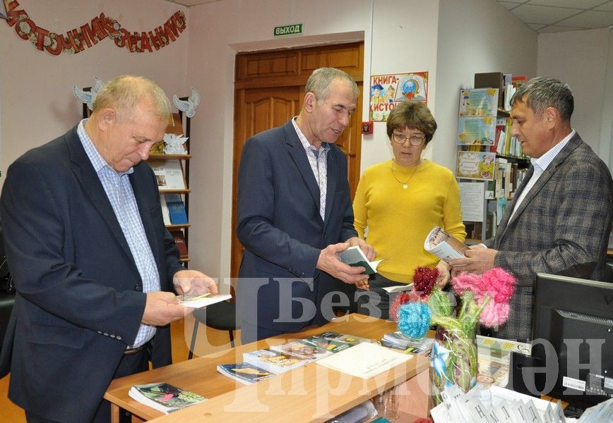 В Старое Кадеево приехали журналисты (ФОТОРЕПОРТАЖ)