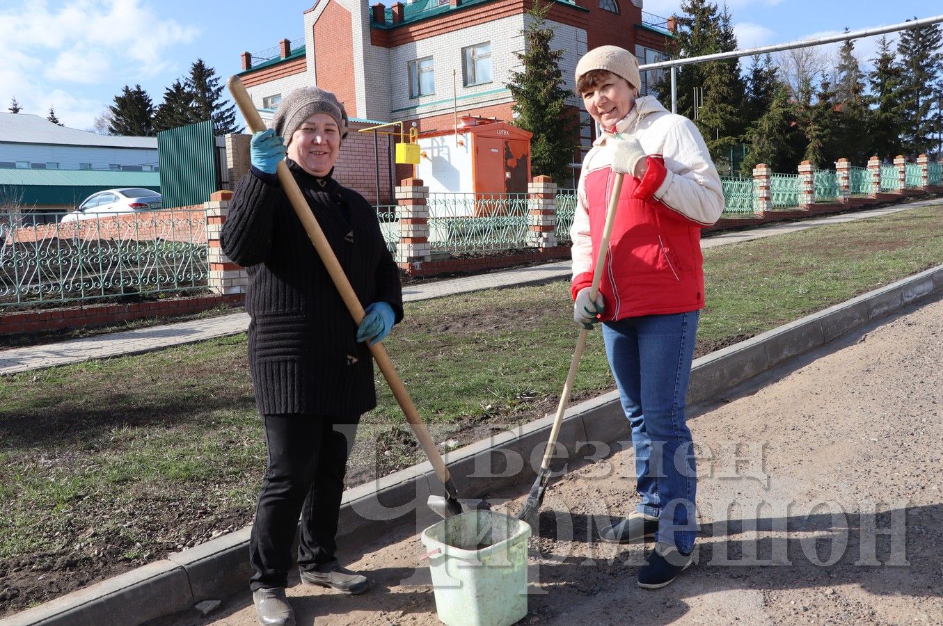 В редакции районной газеты - очередной субботник (ФОТОРЕПОРТАЖ)