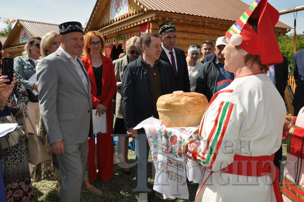 Сабантуй в Черемшане: национальные подворья