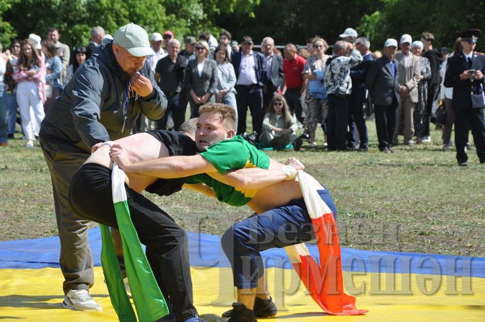 Сабантуй в Черемшане: национальные игры и борьба