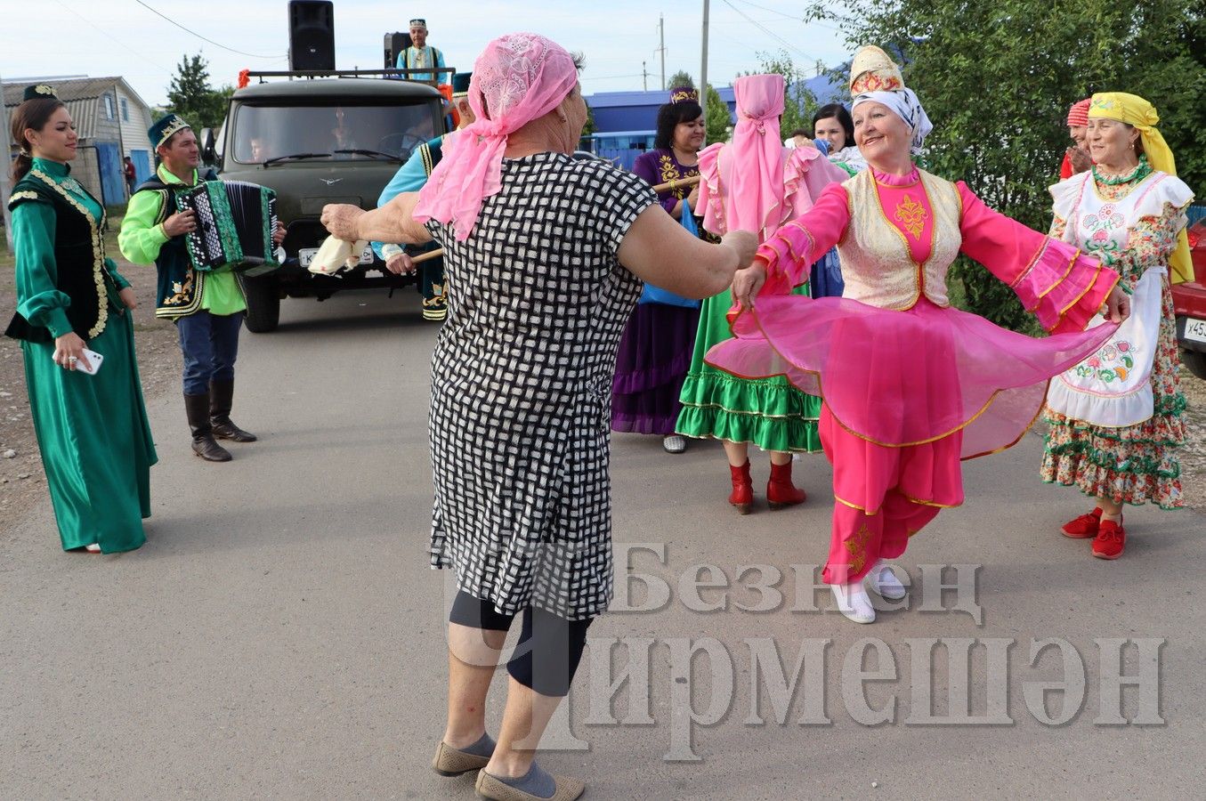 Чирмешәндә Сөлге җыйдылар (ФОТОРЕПОРТАЖ)