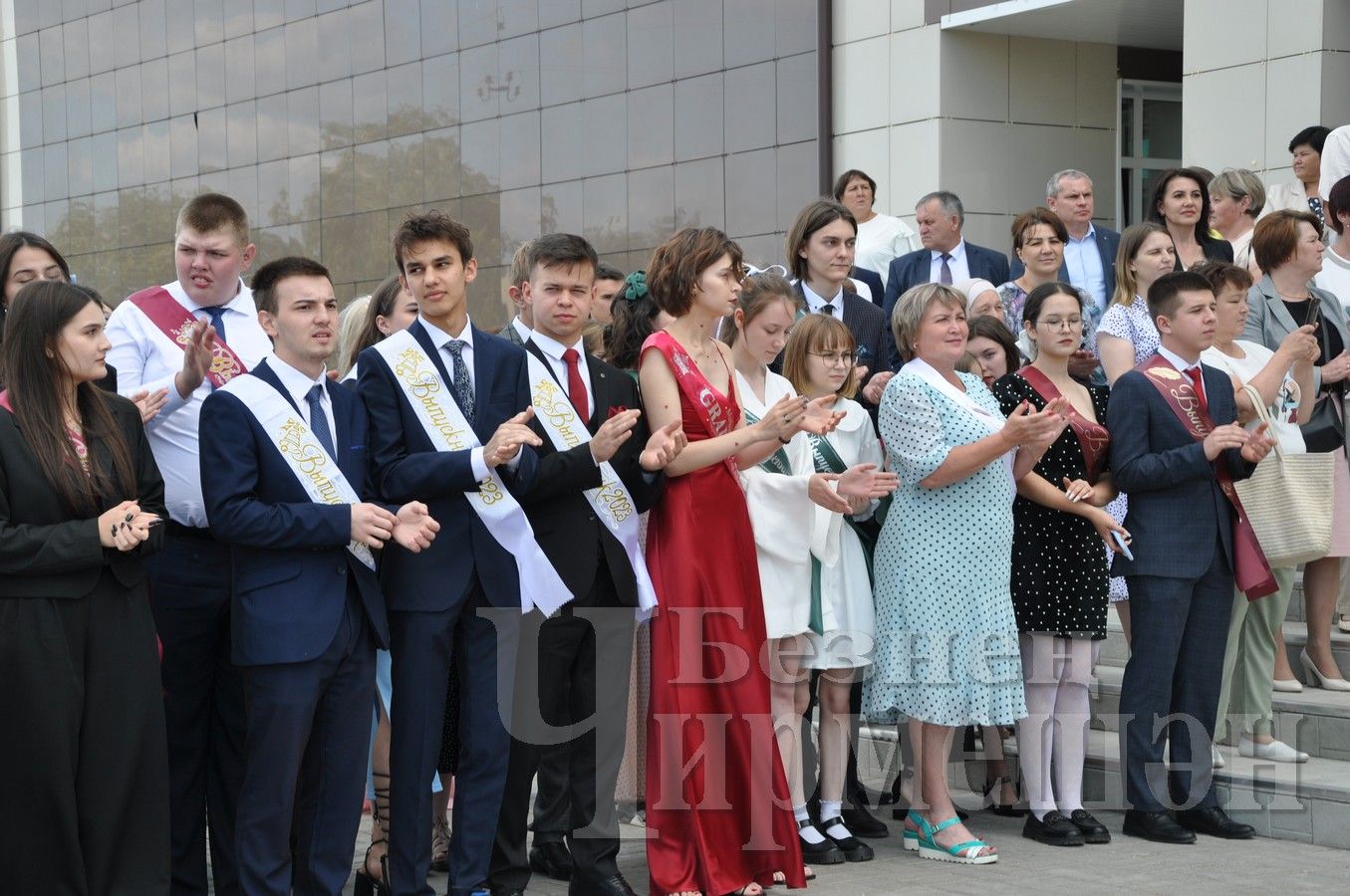 В Черемшане прошел районный бал выпускников (ФОТОРЕПОРТАЖ)