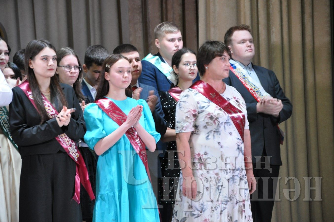 В Черемшане прошел районный бал выпускников (ФОТОРЕПОРТАЖ)