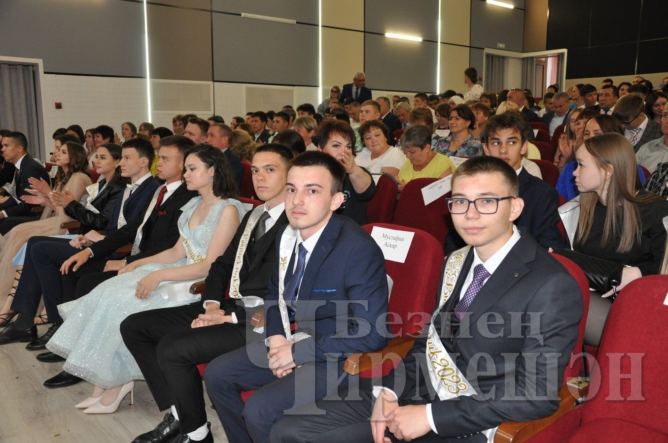 В Черемшане прошел районный бал выпускников (ФОТОРЕПОРТАЖ)