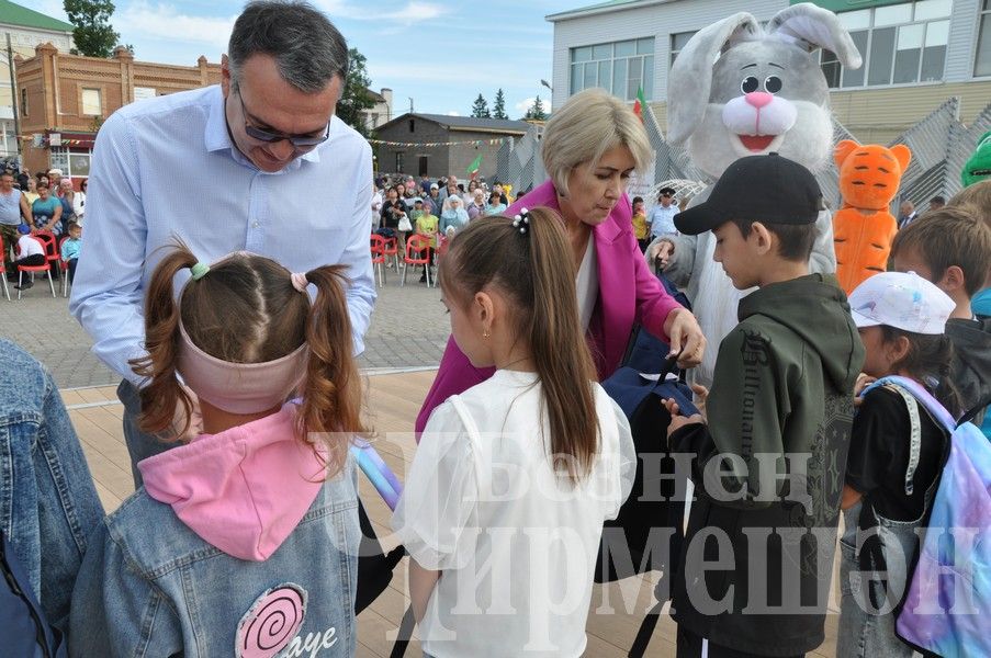 В Черемшане прошла акция "Помоги собраться в школу!" (ФОТОРЕПОРТАЖ)