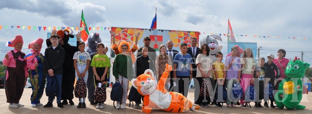 В Черемшане прошла акция "Помоги собраться в школу!" (ФОТОРЕПОРТАЖ)