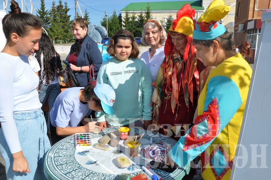 В Черемшане прошла акция "Помоги собраться в школу!" (ФОТОРЕПОРТАЖ)