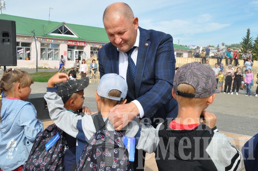 В Черемшане прошла акция "Помоги собраться в школу!" (ФОТОРЕПОРТАЖ)