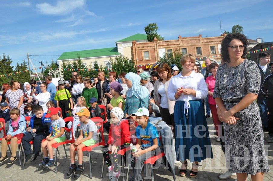 В Черемшане прошла акция "Помоги собраться в школу!" (ФОТОРЕПОРТАЖ)