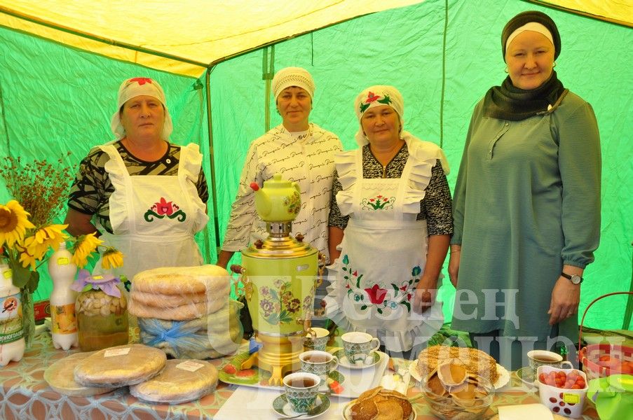 В Черемшане учительская конференция началась с ярмарки добра (ФОТОРЕПОРТАЖ)