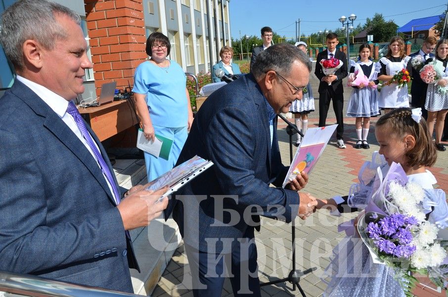 День знаний в Лашманской школе (ФОТОРЕПОРТАЖ)