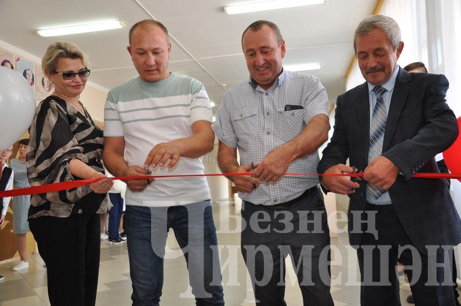 В Новоильмовской школе открылись кабинеты центра "Точка роста" (ФОТОРЕПОРТАЖ)