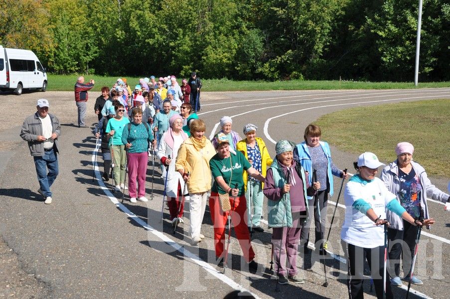 В Черемшане прошел фестиваль по скандинавской ходьбе (ФОТОРЕПОРТАЖ)