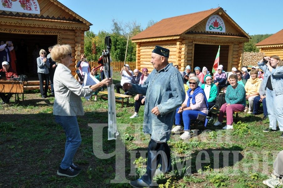 В Черемшане прошел фестиваль по скандинавской ходьбе (ФОТОРЕПОРТАЖ)