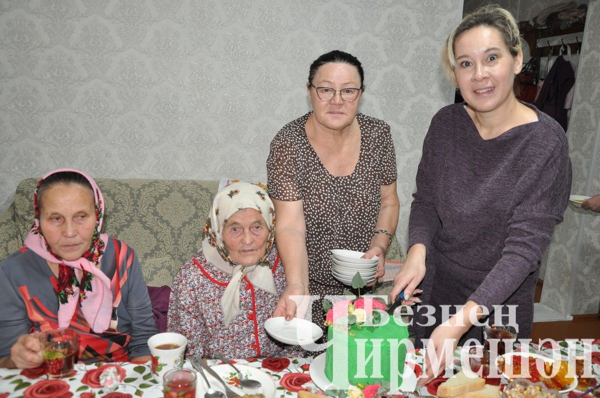 Александре Кузнецовой из Аккиреева исполнилось 90 лет (ФОТОРЕПОРТАЖ)