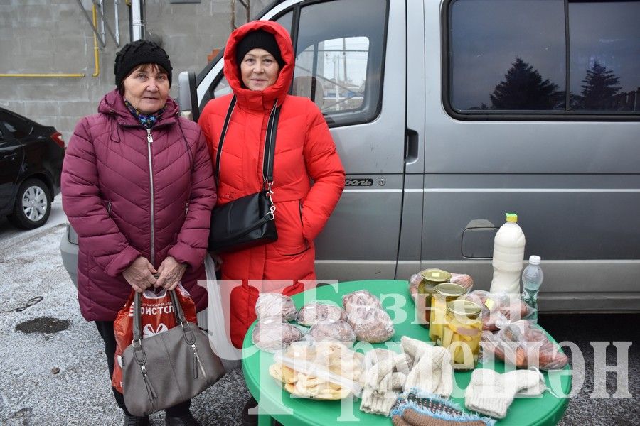 Чирмешәнлеләр махсус хәрби операциядәге якташларга ярдәм итү өчен Игелек ярминкәсе оештырдылар (ФОТОРЕПОРТАЖ)