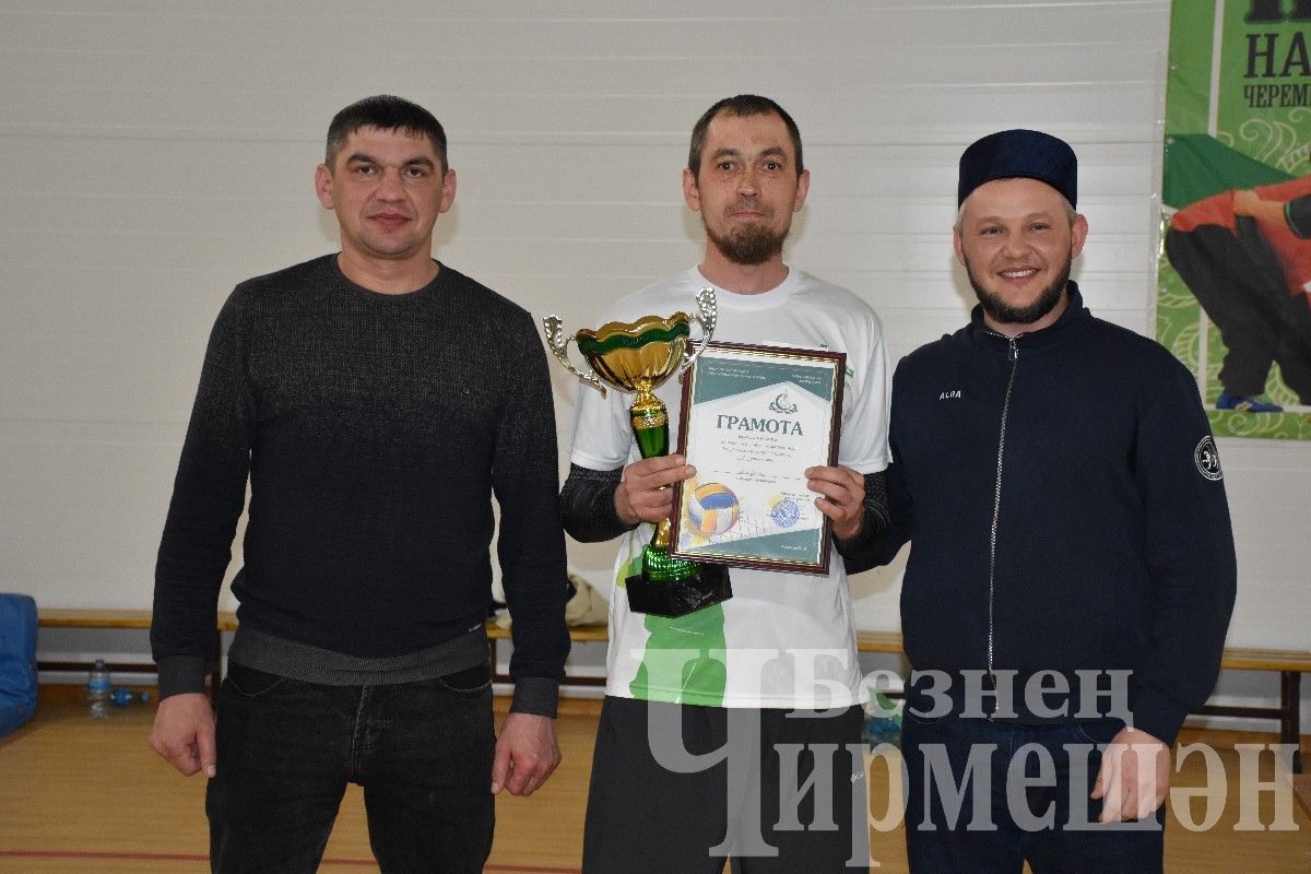 В Черемшане прошли соревнования по волейболу среди мусульманской молодежи (ФОТОРЕПОРТАЖ)
