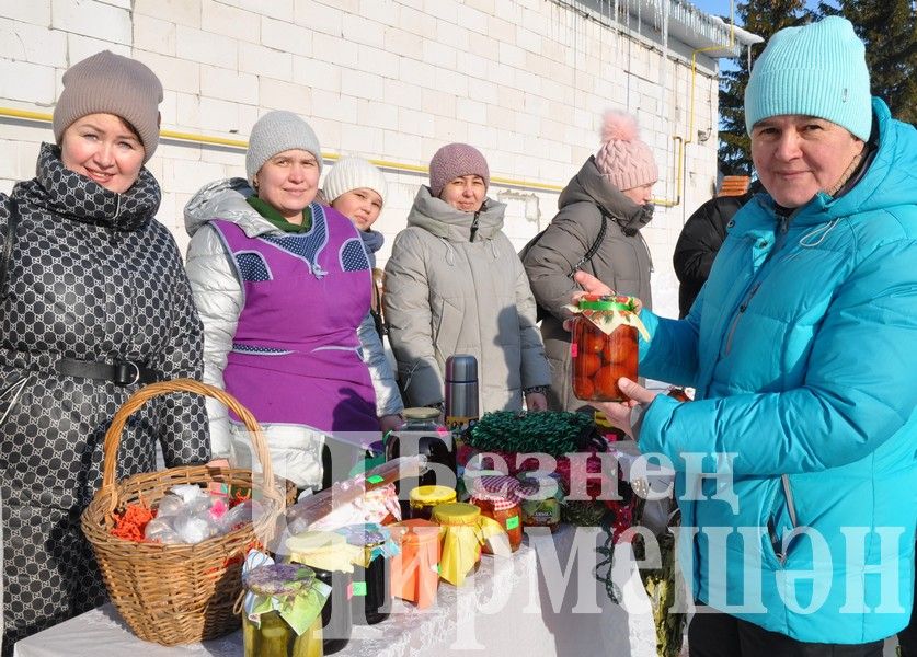 Черемшанский лицей в день выборов организовал благотворительную ярмарку (ФОТОРЕПОРТАЖ)