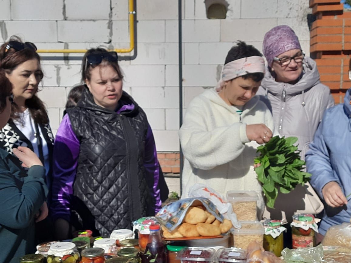 Коллективы школ, детских садов и родители Черемшанского района организовали "Ярмарку добра" (ФОТОРЕПОРТАЖ)