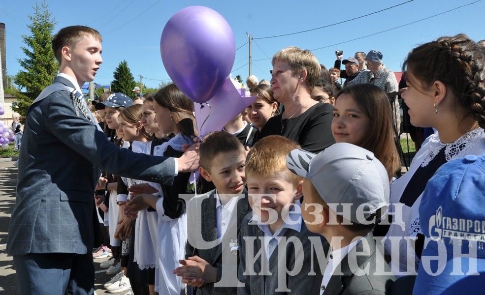 В Черемшанской школе №1 прозвенел Последний звонок (ФОТОРЕПОРТАЖ)