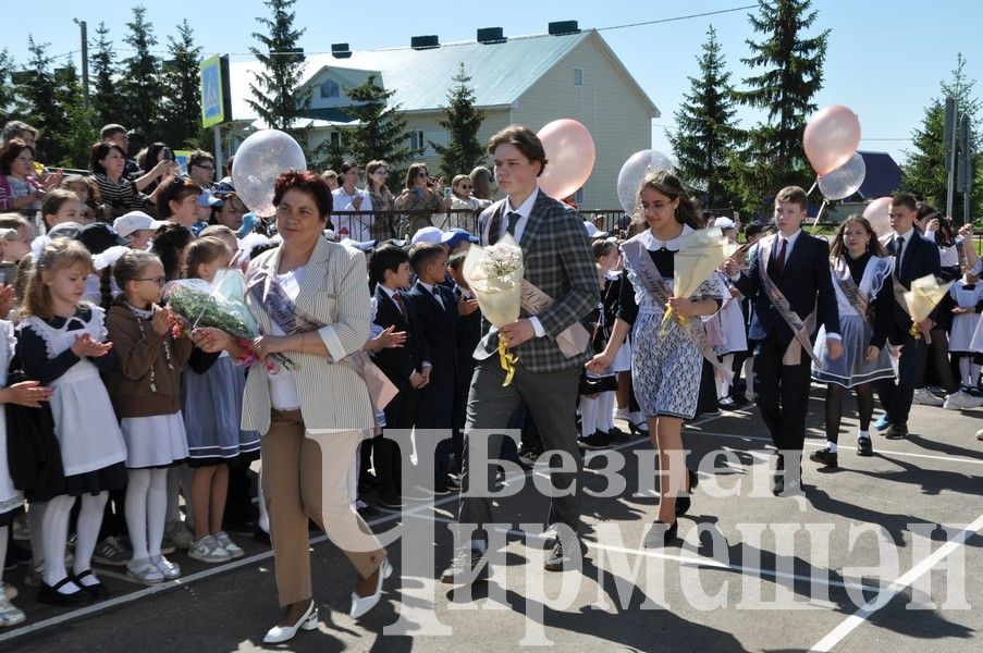 В Черемшанской школе №1 прозвенел Последний звонок (ФОТОРЕПОРТАЖ)